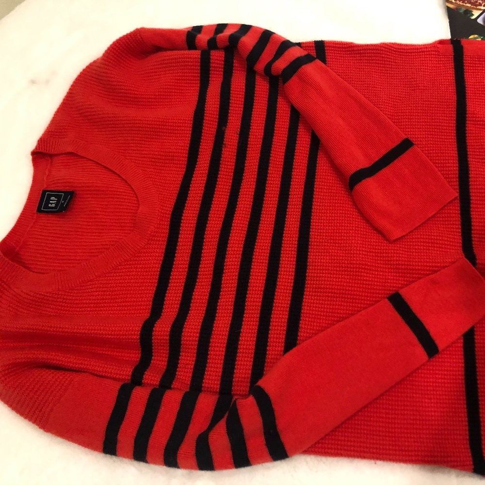 GAP Brand new sweater